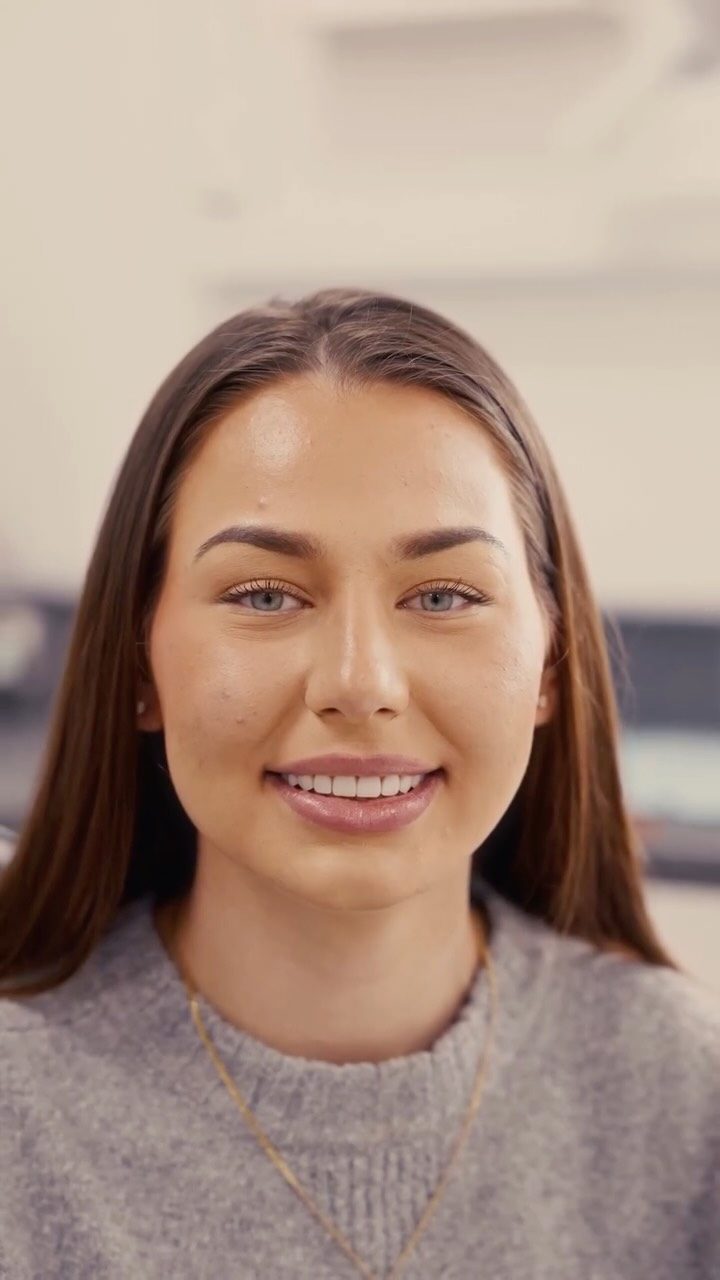 A closer look at Amelia’s smile transformation. 🦷

Dr G walks us through the details behind her composite bonding, from shaping and curve to proportions and shade selection, creating a natural, balanced result. 

#compositebonding #smilemakeover #smiletransformation